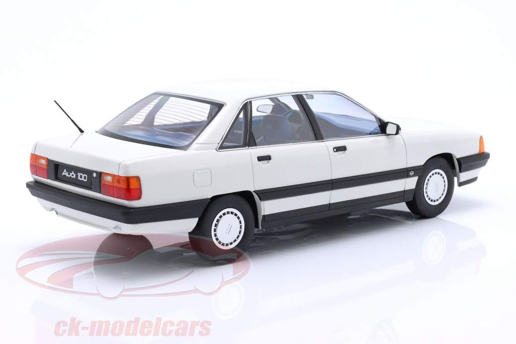 Audi 100 C3 Baujahr 1989 zermat silber metallic 1:18 Triple9