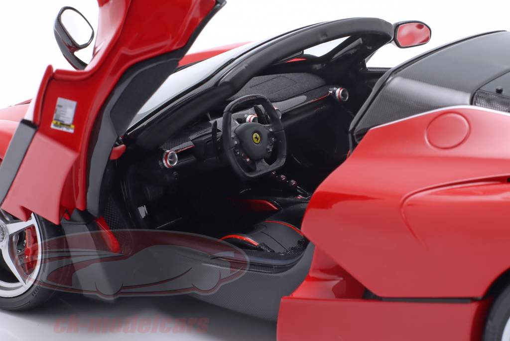 Ferrari LaFerrari Aperta 建设年份 2016 corsa 红色的 1:18 BBR