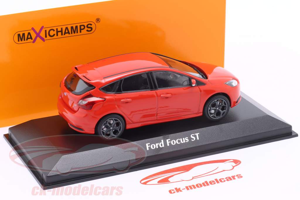 Ford Focus ST Baujahr 2011 rot 1:43 Minichamps
