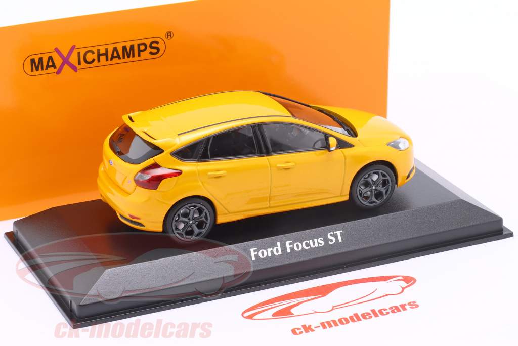 Ford Focus ST Год постройки 2011 апельсин металлический 1:43 Minichamps