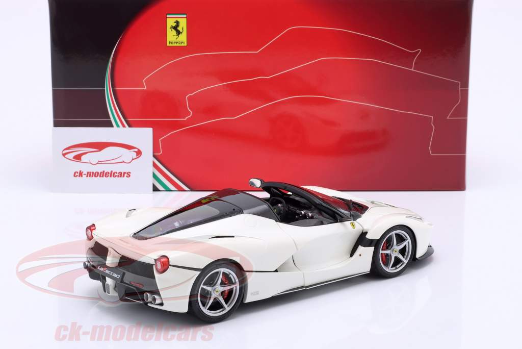Ferrari LaFerrari Aperta Baujahr 2016 Italia weiß 1:18 BBR