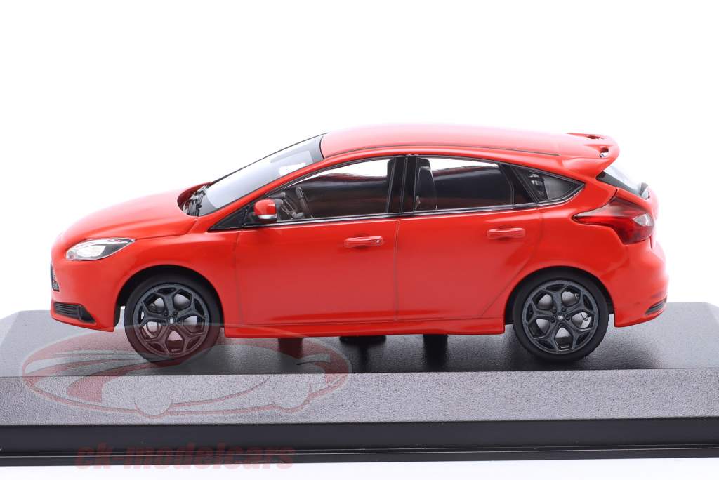 Ford Focus ST year 2011 red 1:43 Minichamps