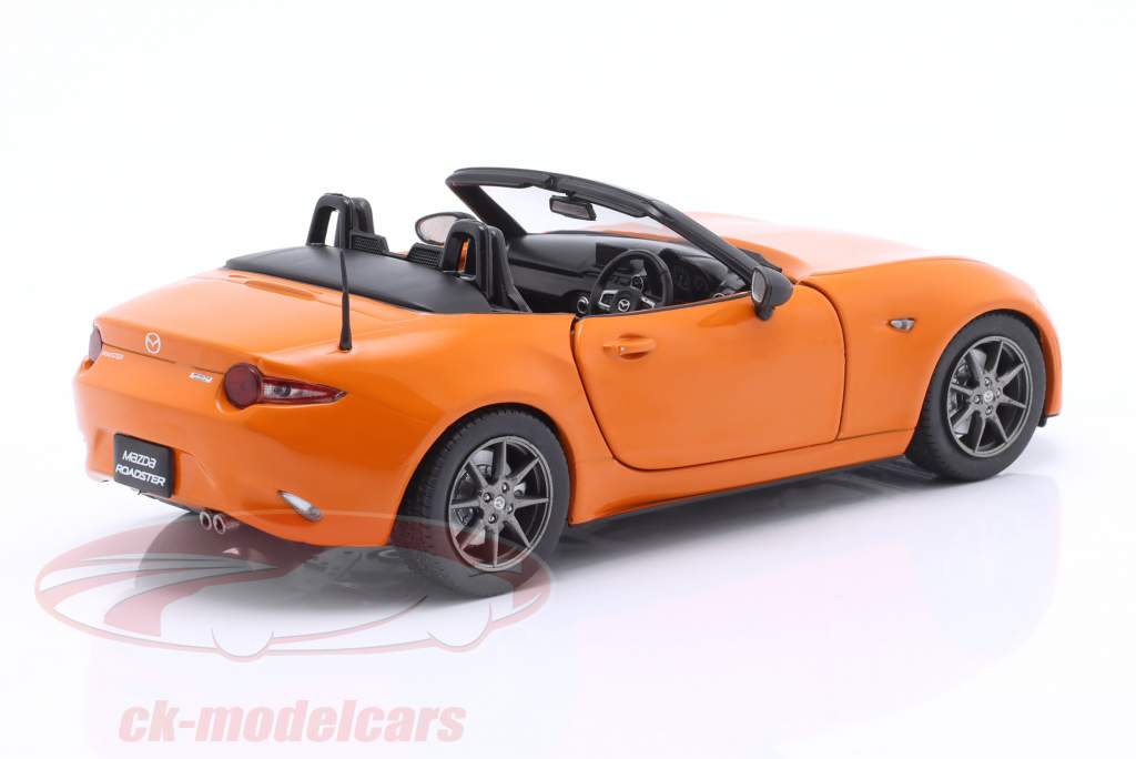 Mazda MX-5 ND orange 1:24 WhiteBox