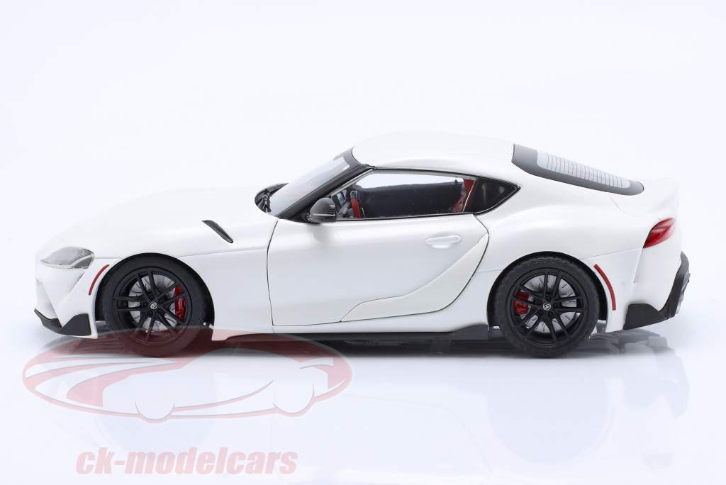 Toyota GR Supra 建设年份 2023 珍珠白 1:18 Solido