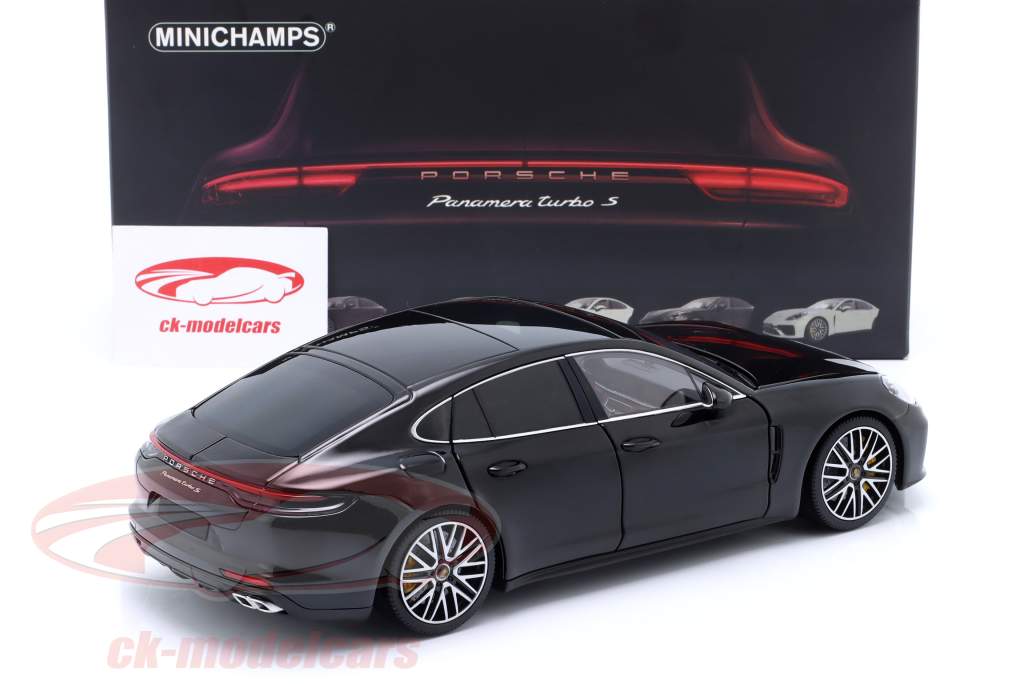 Porsche Panamera Turbo S Bouwjaar 2020 zwart metalen 1:18 Minichamps