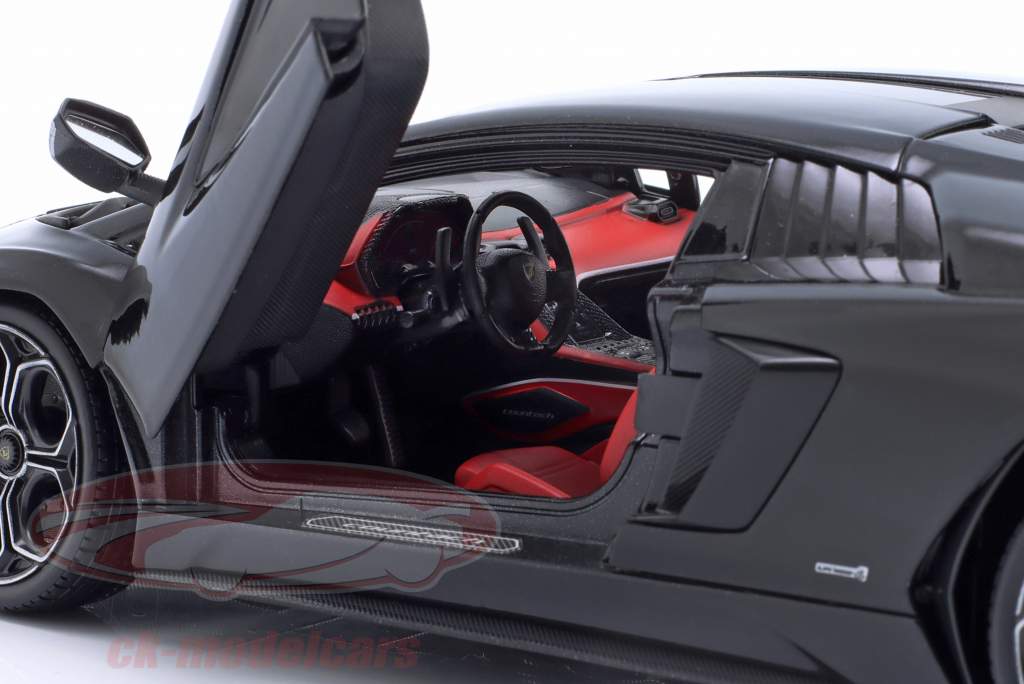 Lamborghini Countach LPI 800-4 Bouwjaar 2022 zwart 1:18 Maisto
