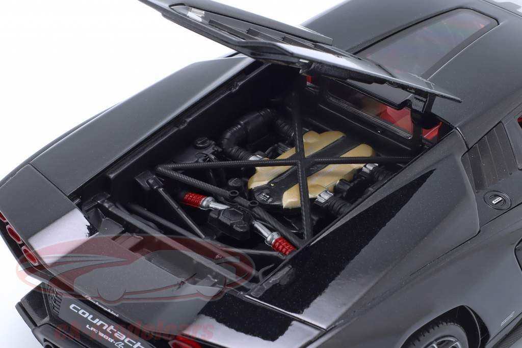 Lamborghini Countach LPI 800-4 Bouwjaar 2022 zwart 1:18 Maisto