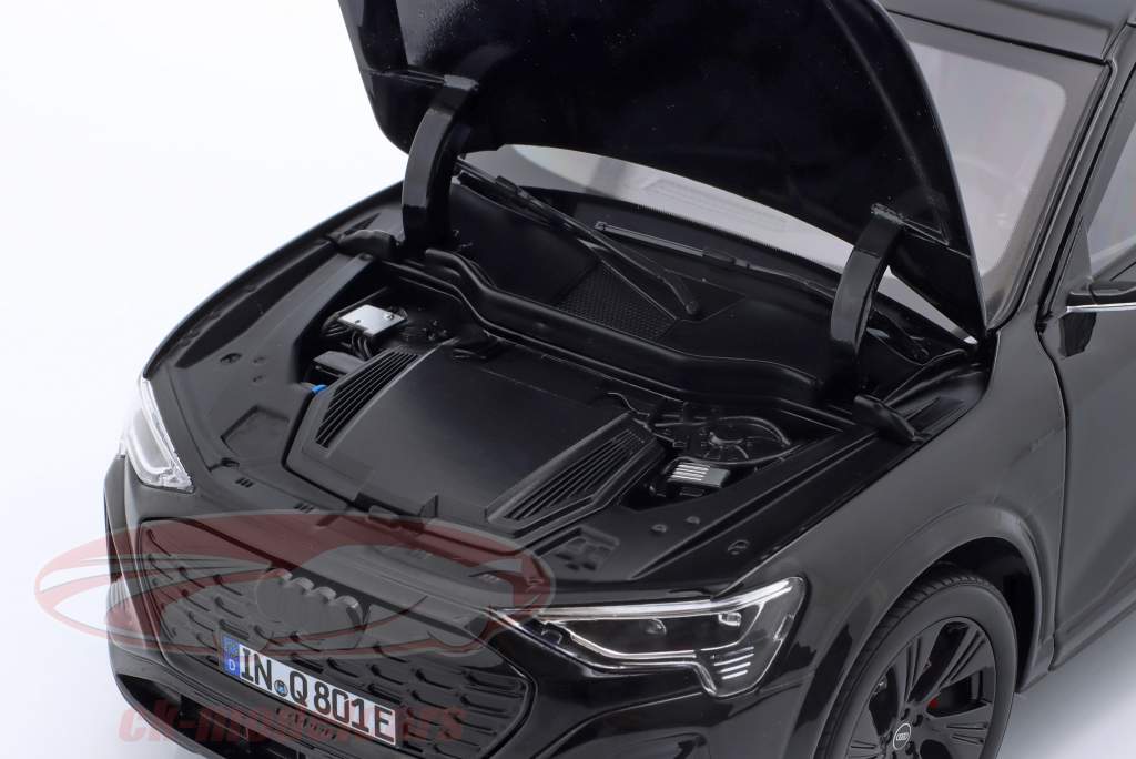 Audi Q8 e-tron Año de construcción 2023 mito negro 1:18 Norev