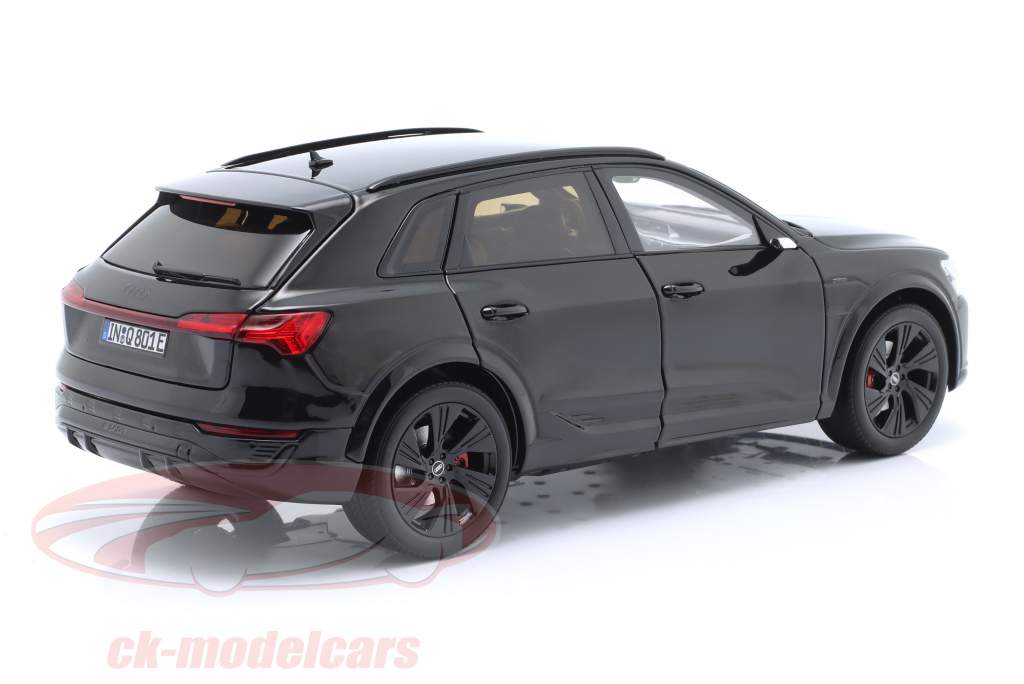 Audi Q8 e-tron Baujahr 2023 mythosschwarz 1:18 Norev