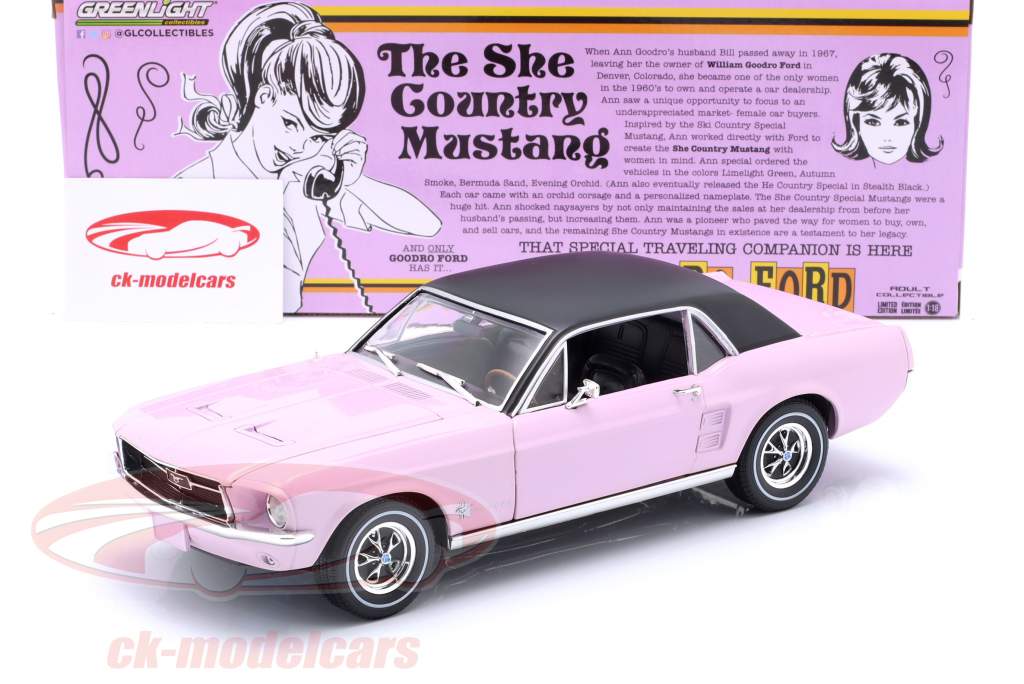 Ford Mustang Coupe Baujahr 1967 rosa / schwarz 1:18 Greenlight