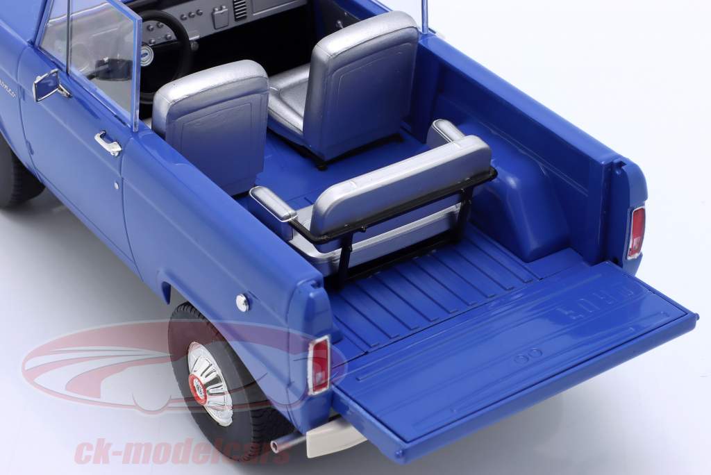 Ford Bronco year 1966 blue / white 1:18 Greenlight