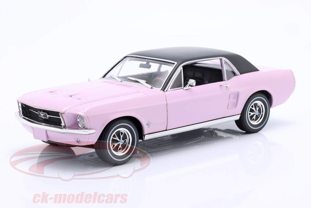 Ford Mustang Coupe Baujahr 1967 rosa / schwarz 1:18 Greenlight