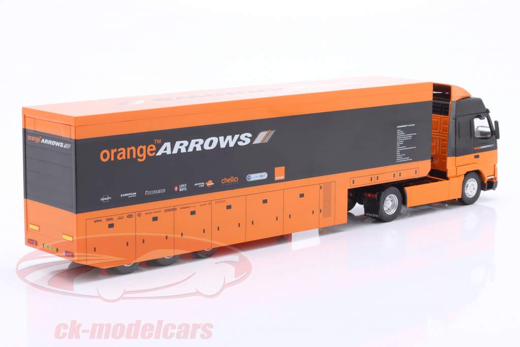 Volvo FH12 Arrows 公式 1 2000 / 01 Team 货车 橙子 / 黑色的 1:43 Ixo