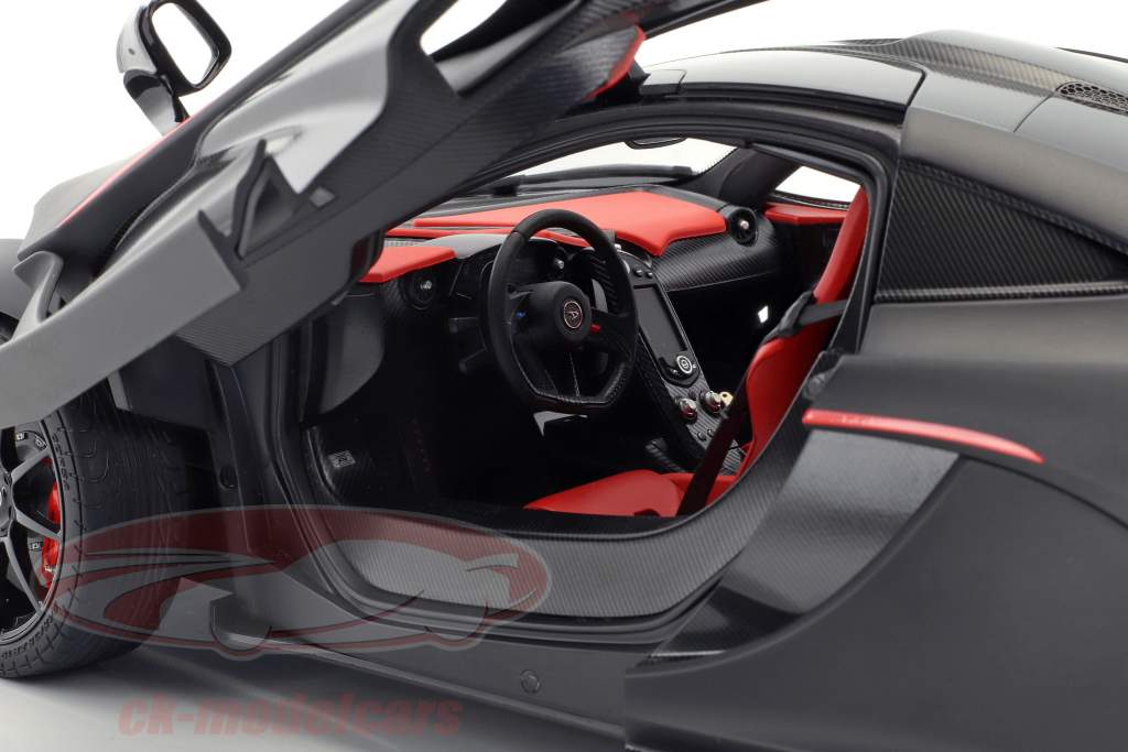 McLaren P1 ano de construção 2013 preto fosco / vermelho 1:12 AUTOart