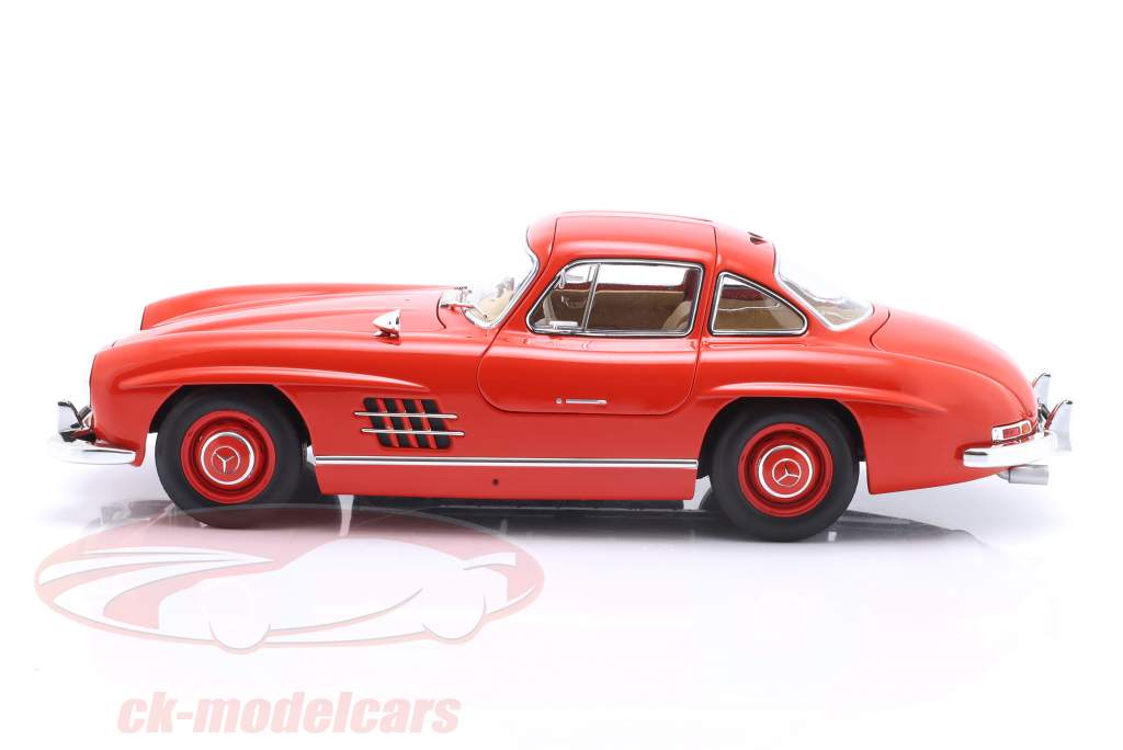Mercedes-Benz 300 SL (W198) Ano de construção 1957 carro de bombeiros vermelho 1:18 Norev