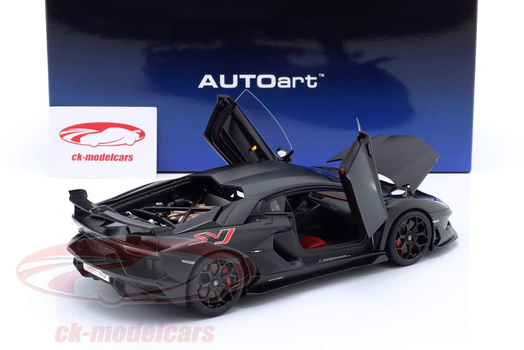 Lamborghini Aventador SVJ Anno di costruzione 2019 smerigliato nero 1:18 AUTOart