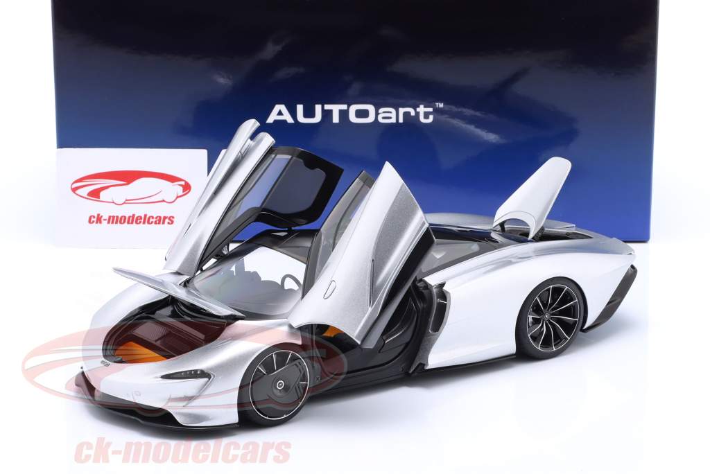 McLaren Speedtail Baujahr 2020 supernova silber 1:18 AUTOart