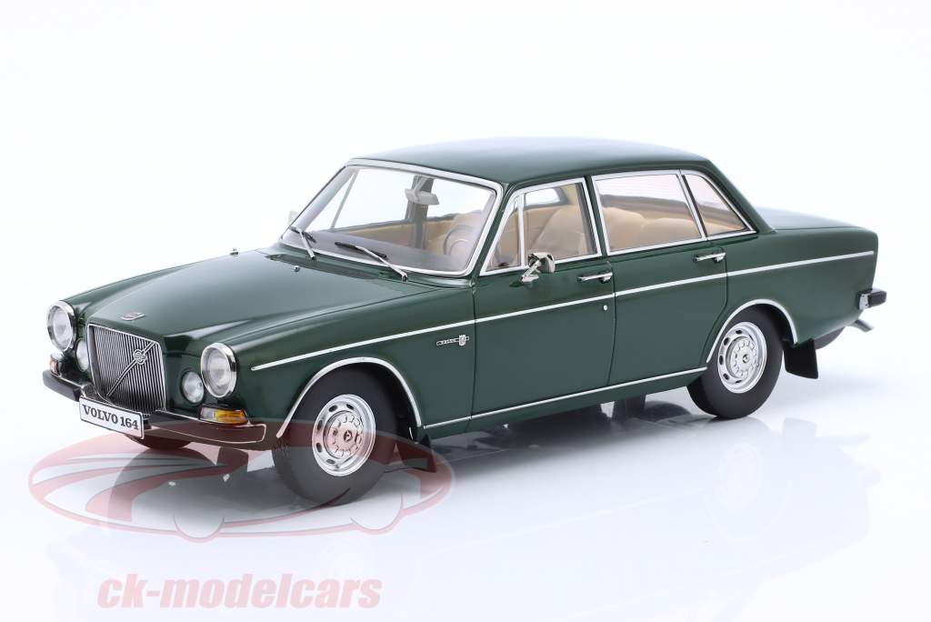 Volvo 164 Año de construcción 1970 verde 1:18 Triple9