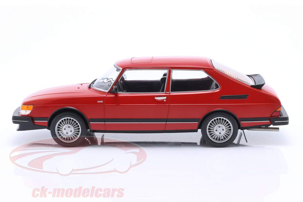 Saab 900 GL year 1981 red 1:18 Model Car Group