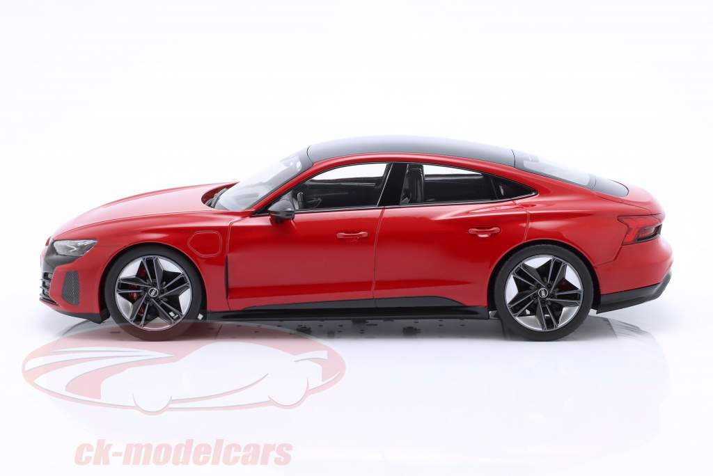 Audi RS e-tron GT Ano de construção 2021 tango vermelho 1:18 Norev