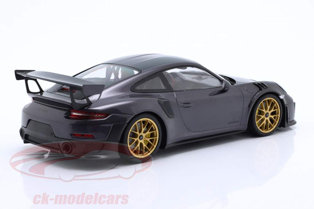 Porsche 911 (991 II) GT2 RS Forfait Weissach 2018 violet métallique / les dorés jantes 1:18 Minichamps