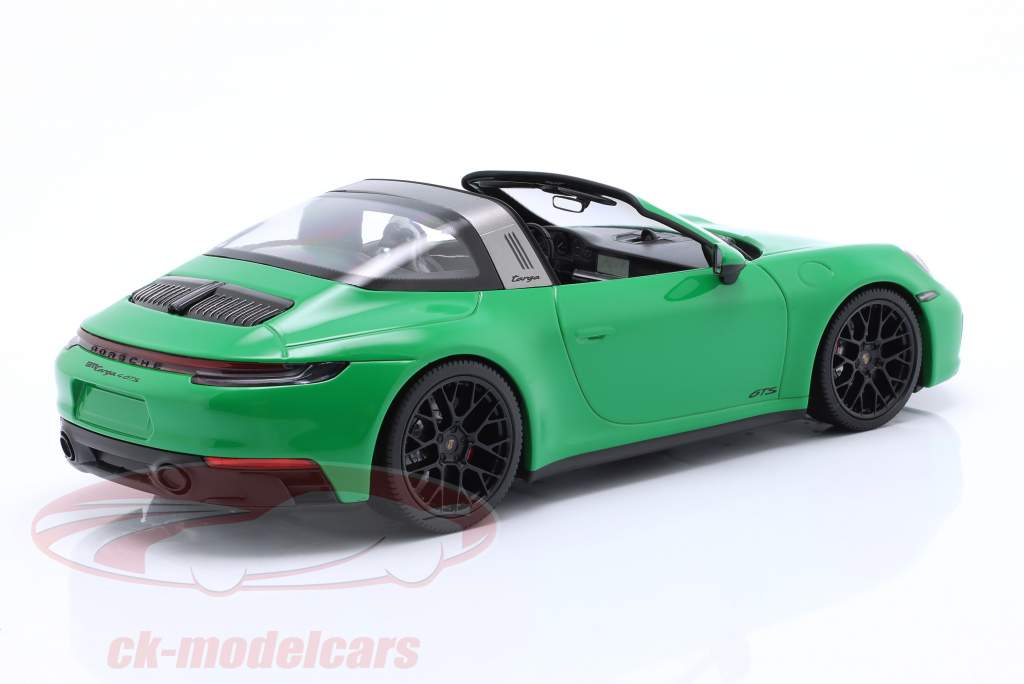 Porsche 911 (992) Targa 4 GTS Год постройки 2021 питон зеленый 1:18 Minichamps