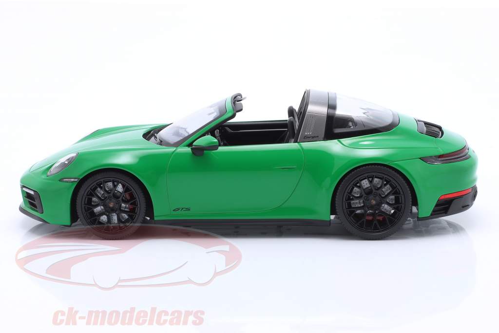 Porsche 911 (992) Targa 4 GTS year 2021 python green 1:18 Minichamps
