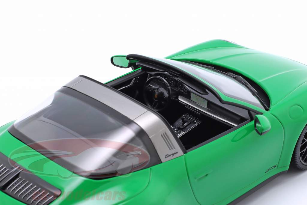 Porsche 911 (992) Targa 4 GTS Ano de construção 2021 pitão verde 1:18 Minichamps