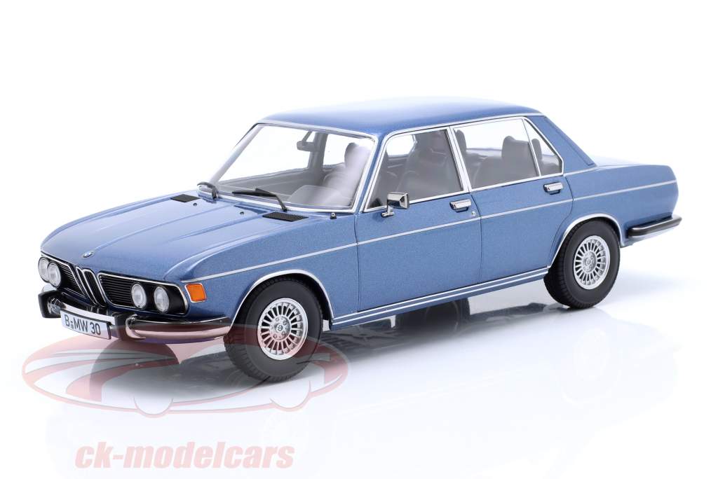 BMW 3.0 S (E3) 2 Ряд Год постройки 1971 синий металлический 1:18 KK-Scale