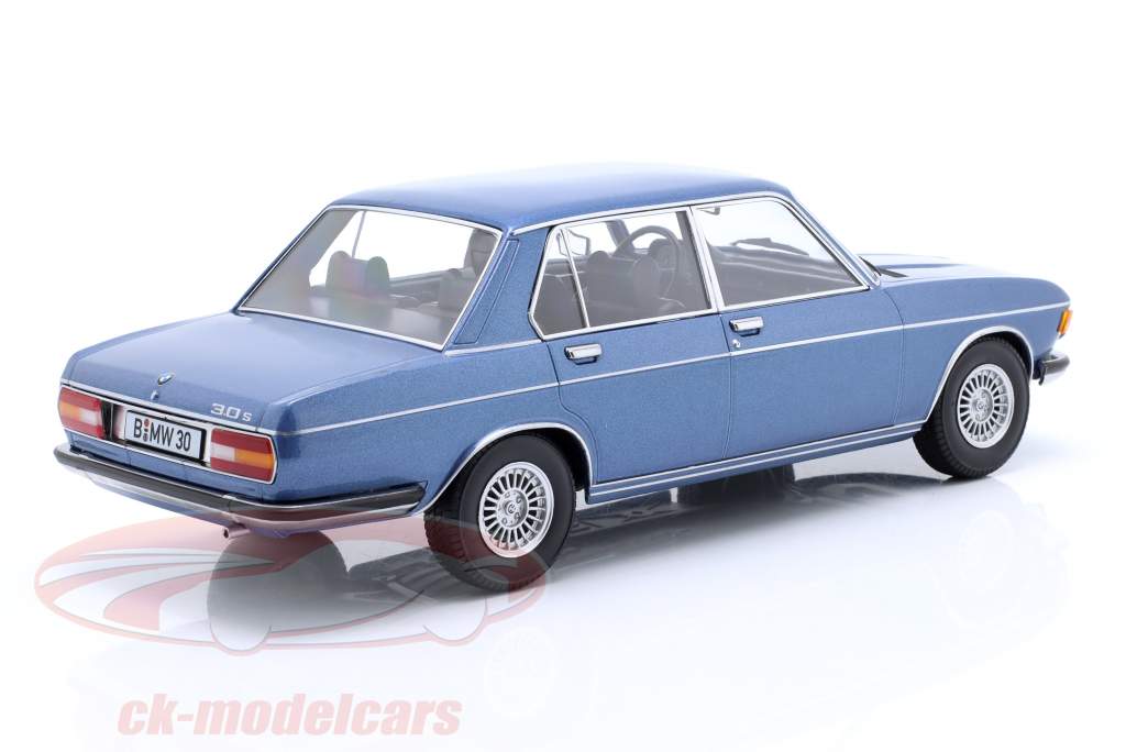 BMW 3.0 S (E3) 2 Série Année de construction 1971 bleu métallique 1:18 KK-Scale