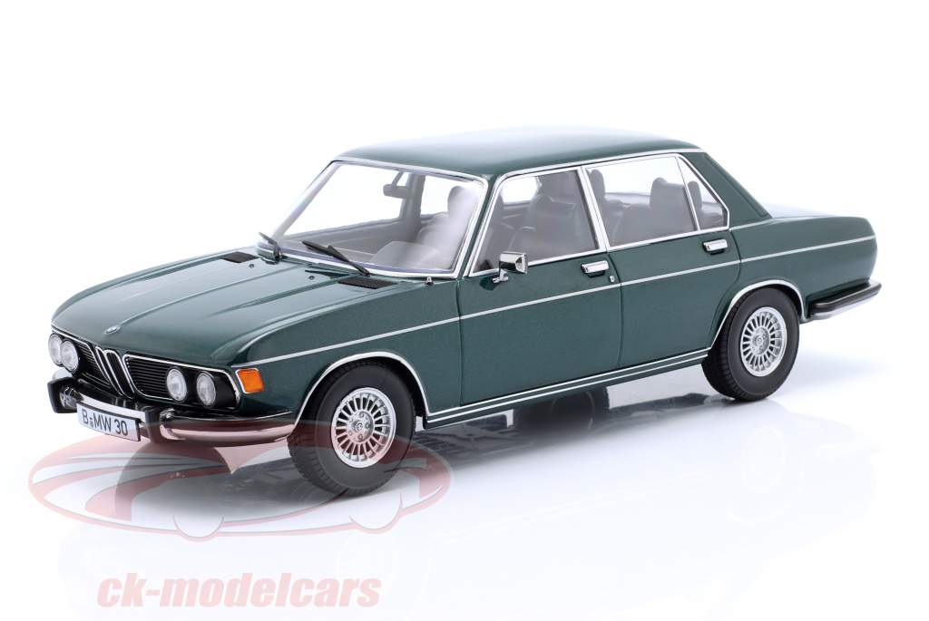 BMW 3.0 S (E3) Serie 2 Baujahr 1971 dunkelgrün metallic 1:18 KK-Scale