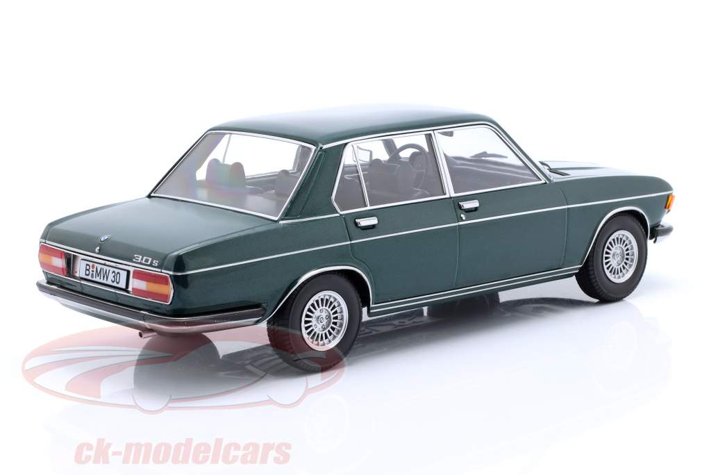 BMW 3.0 S (E3) 2 Ряд Год постройки 1971 темно-зеленый металлический 1:18 KK-Scale