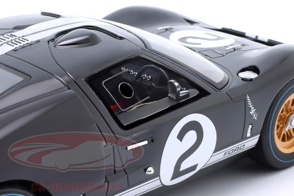 Model Car Scale 1:12 CMR FORD GT40 MKII 24H LE MANS 1966 Racing Collection