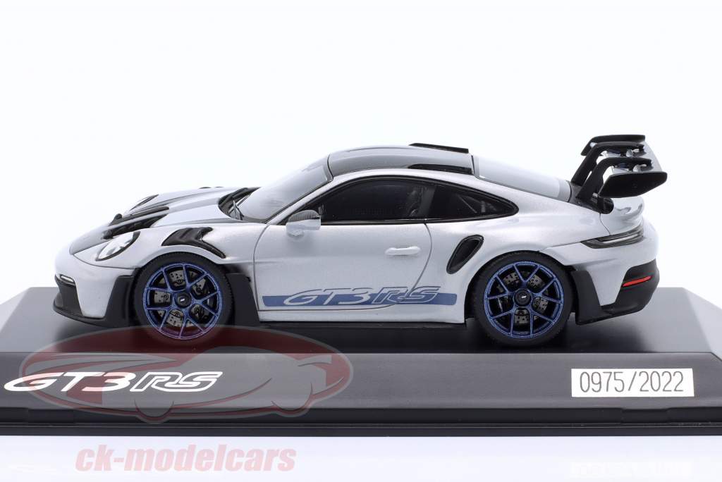 Porsche 911 (992) GT3 RS Weissach-Paket 2022 eisgrau metallic / indigo blau 1:43 Spark