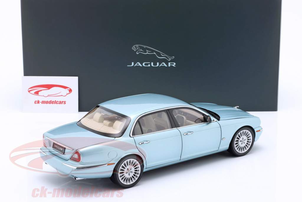 Jaguar XJ6 (X350) seafrost blau 1:18 Almost Real