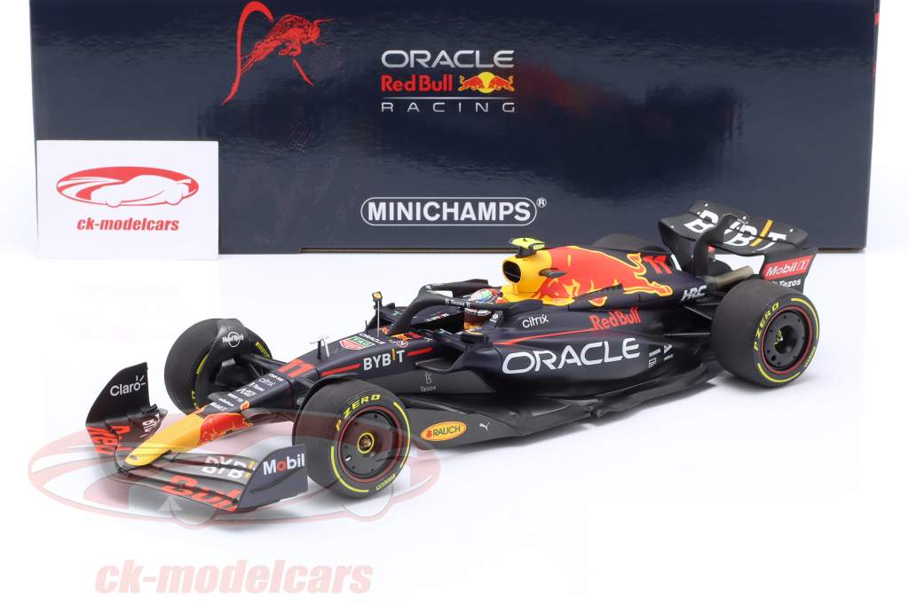 S. Perez Red Bull RB18 #11 ganador Singapur GP fórmula 1 2022 1:18 Minichamps