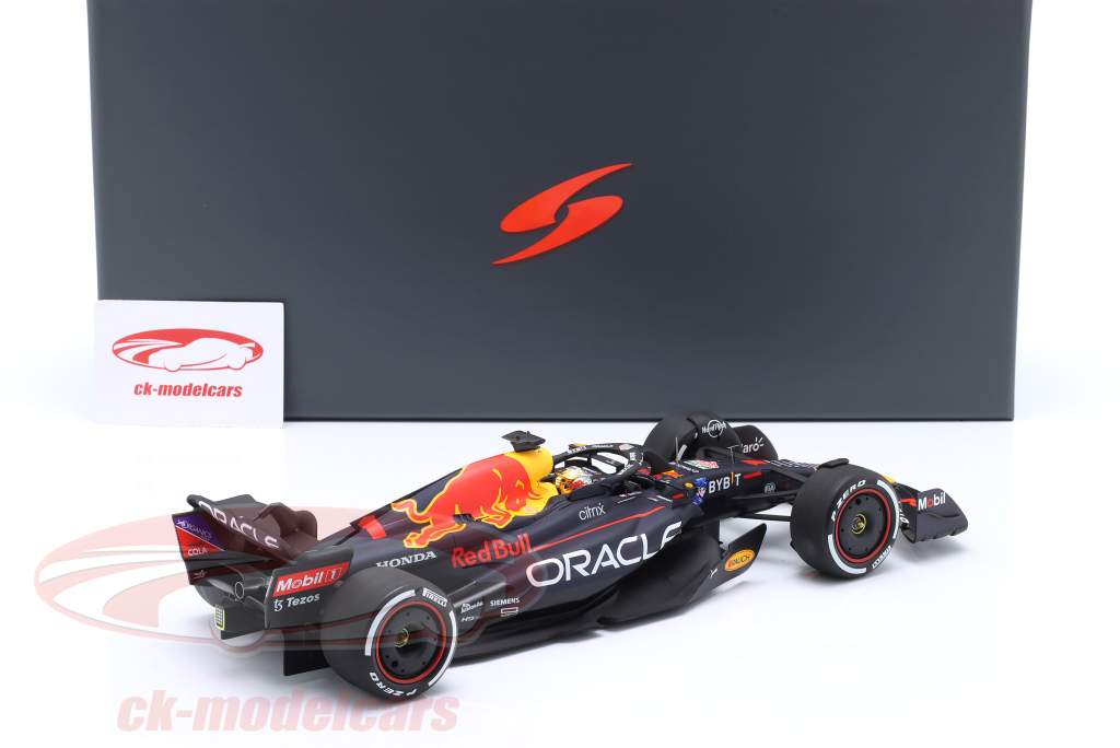 M. Verstappen Red Bull RB18 #1 Winner Abu Dhabi GP Formula 1 World Champion 2022 1:18 Spark