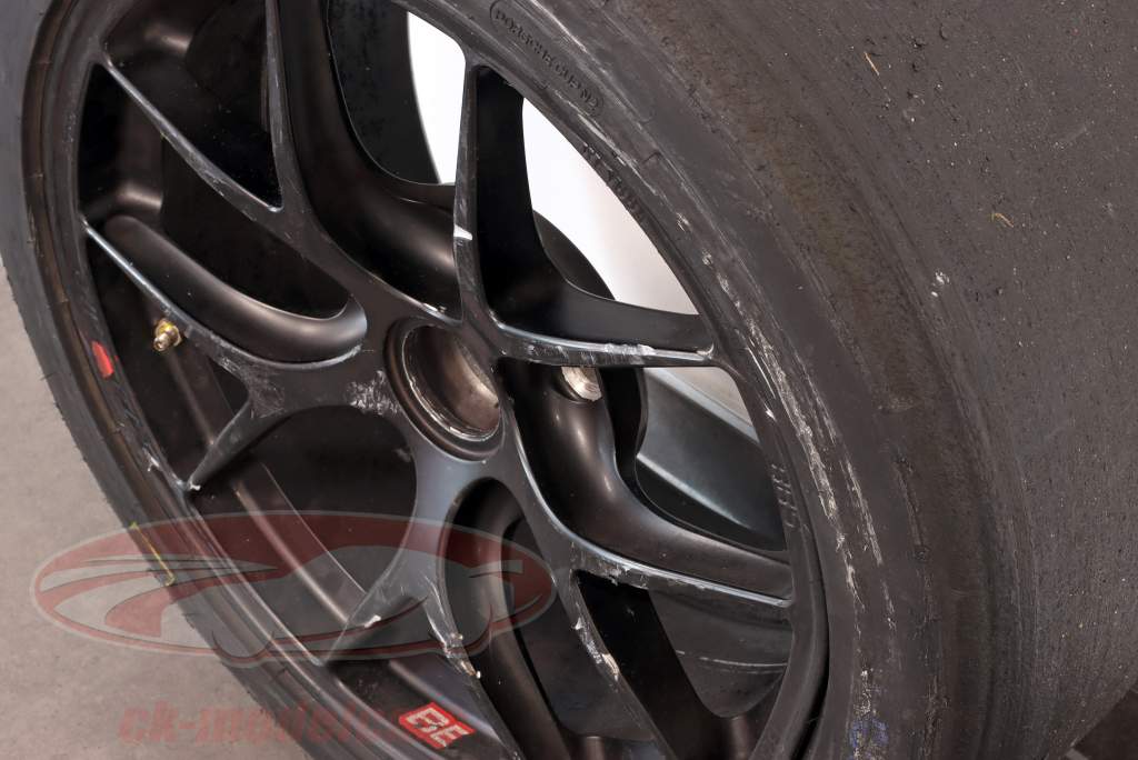 Original Michelin Race banden op Porsche Cayman GT4 CS MR BBS rand FL Nürburgring