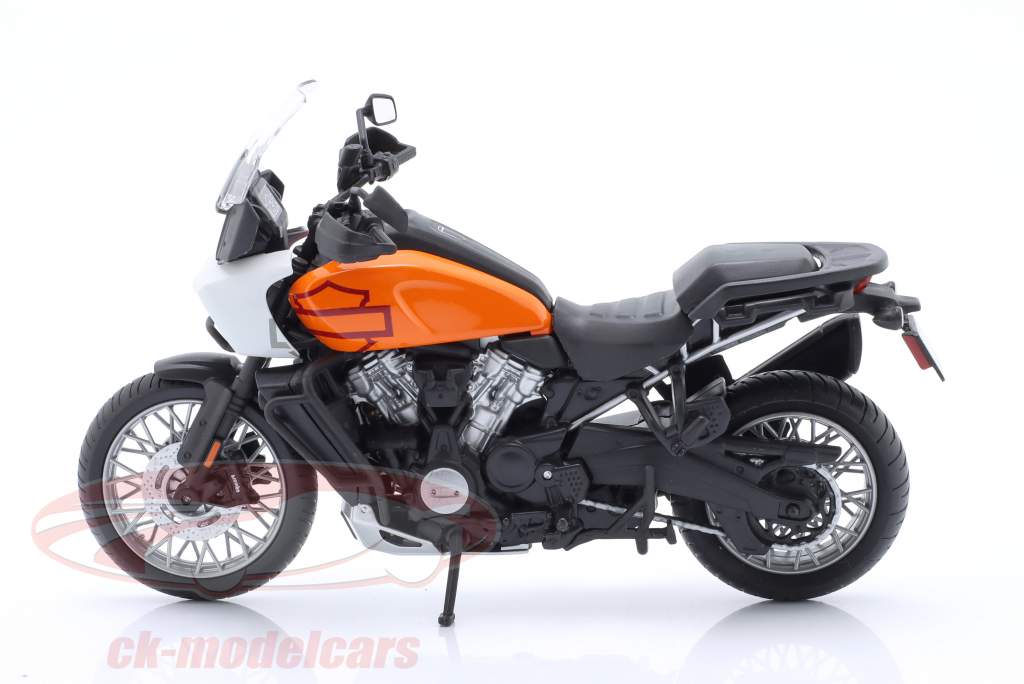 Harley-Davidson Pan America 1250 year 2021 black / orange / white 1:12 Maisto