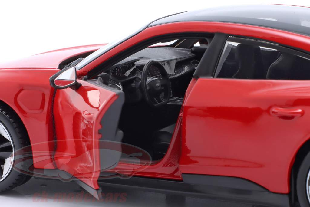 Audi RS e-tron GT Baujahr 2022 tango rot 1:24 Maisto