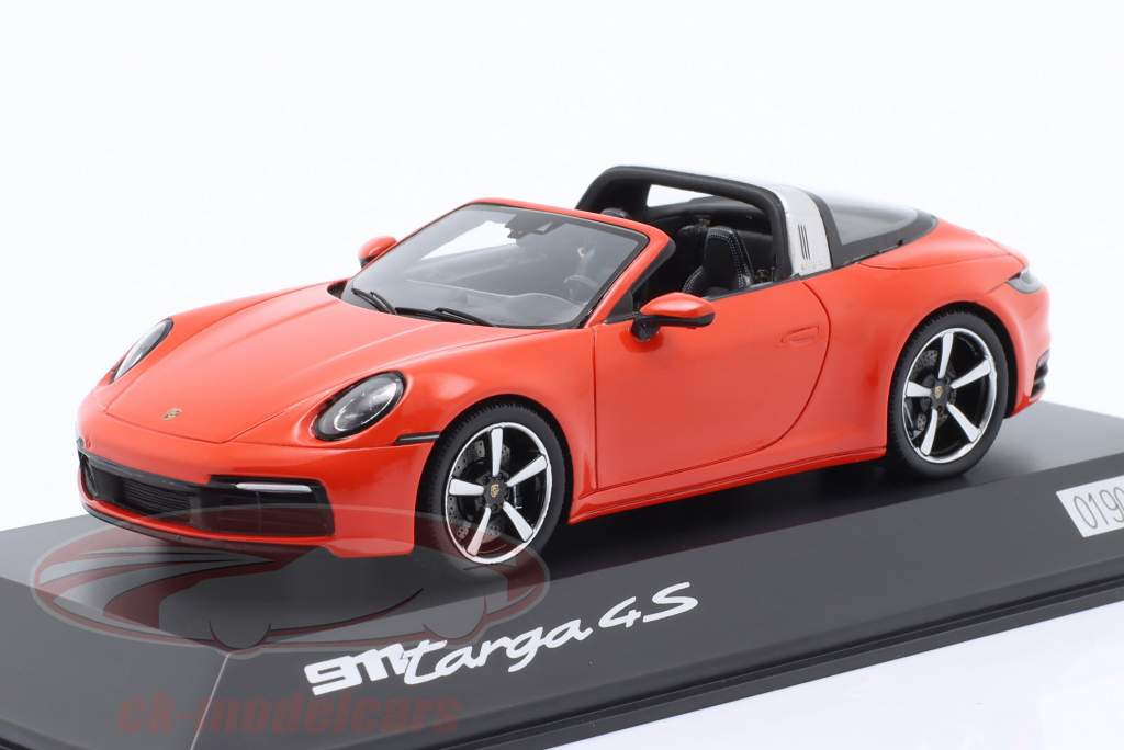 Porsche 911 (992) Targa 4S Byggeår 2020 lava orange 1:43 Spark