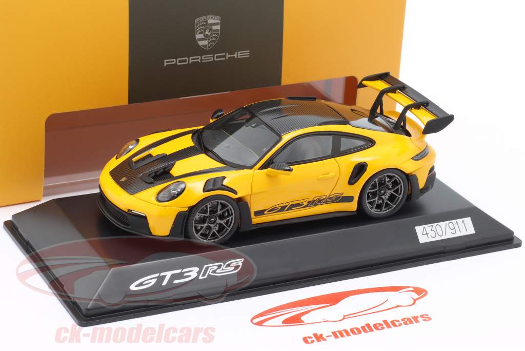 Porsche 911 (992) GT3 RS Год постройки 2022 сигнальный желтый 1:43 Spark
