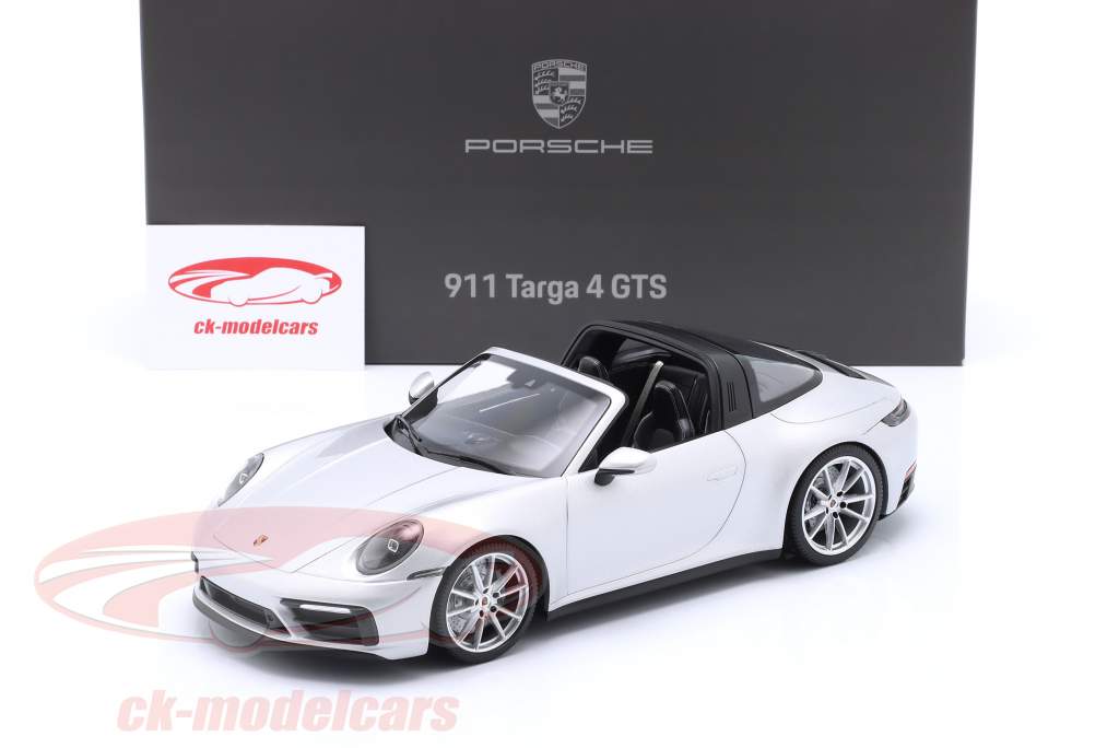 Porsche 911 (992) Targa 4 GTS Anno di costruzione 2021 Argento GT metallico 1:18 Minichamps