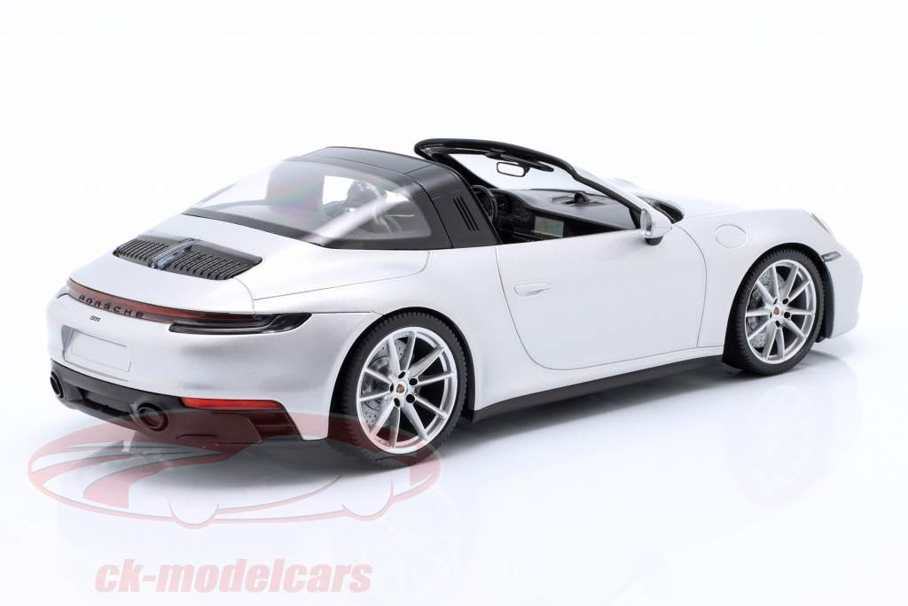 Porsche 911 (992) Targa 4 GTS Año de construcción 2021 Plata GT metálico 1:18 Minichamps