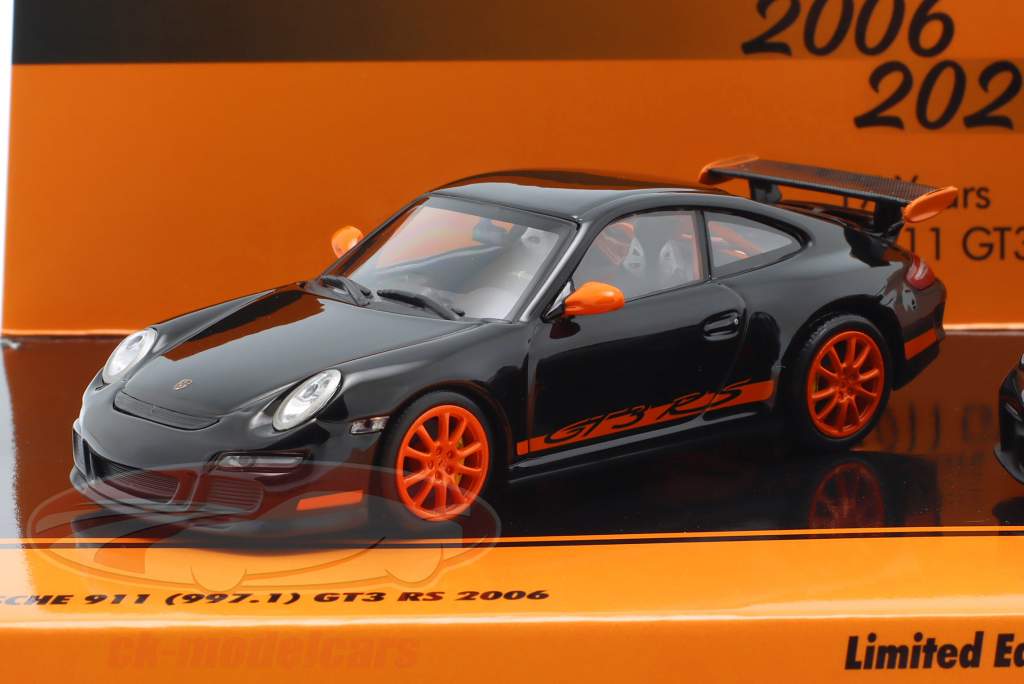 2-Car Set 17 Años Porsche 911 GT3 RS: 997.1 (2006) & 992 (2023) 1:43 Minichamps