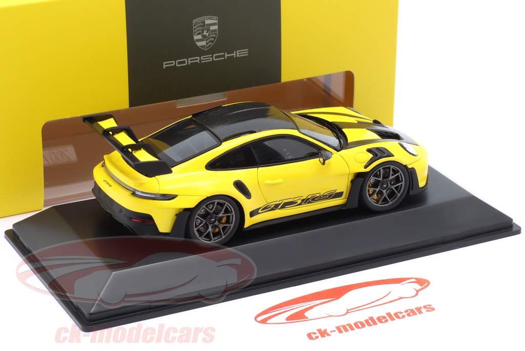 Porsche 911 (992) GT3 RS Weissach pakke 2023 racing gul 1:43 Spark