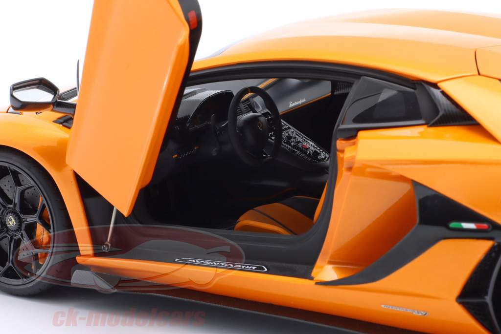 Lamborghini Aventador SVJ Bouwjaar 2019 atlas oranje 1:18 AUTOart