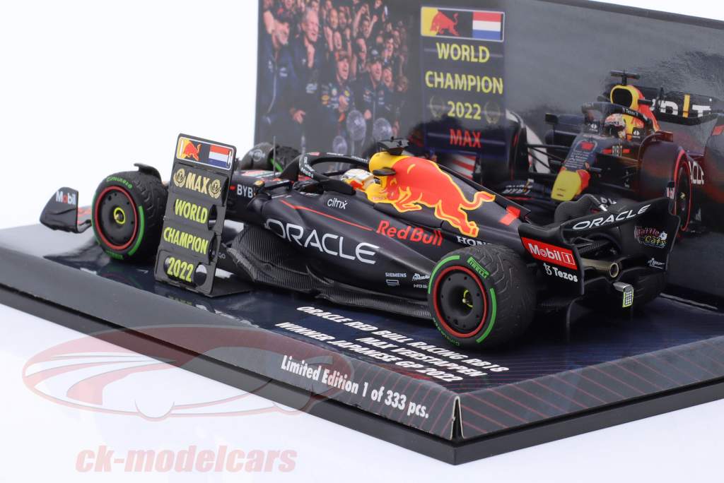 Max Verstappen Red Bull RB18 #1 Winner Japan GP Formula 1 World Champion 2022 1:43 Minichamps