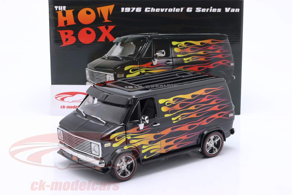 Chevrolet G Series Van "Hot Box" Baujahr 1976 schwarz 1:18 Greenlight