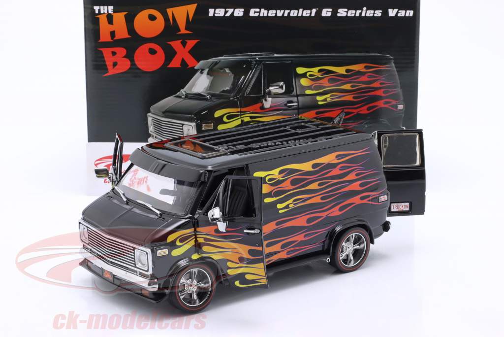 Chevrolet G Series Van "Hot Box" Baujahr 1976 schwarz 1:18 Greenlight